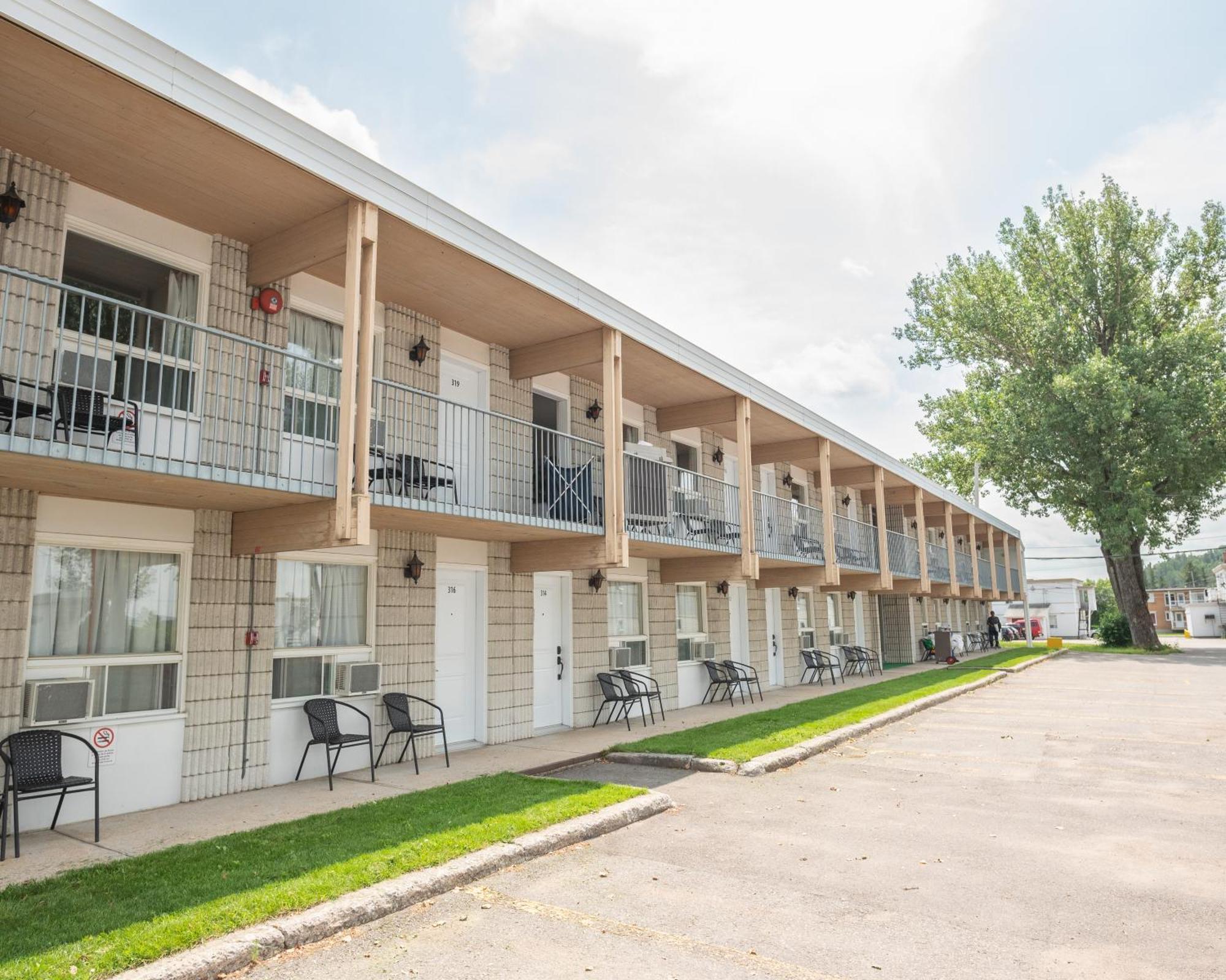 Auberge Le Parasol Chicoutimi المظهر الخارجي الصورة