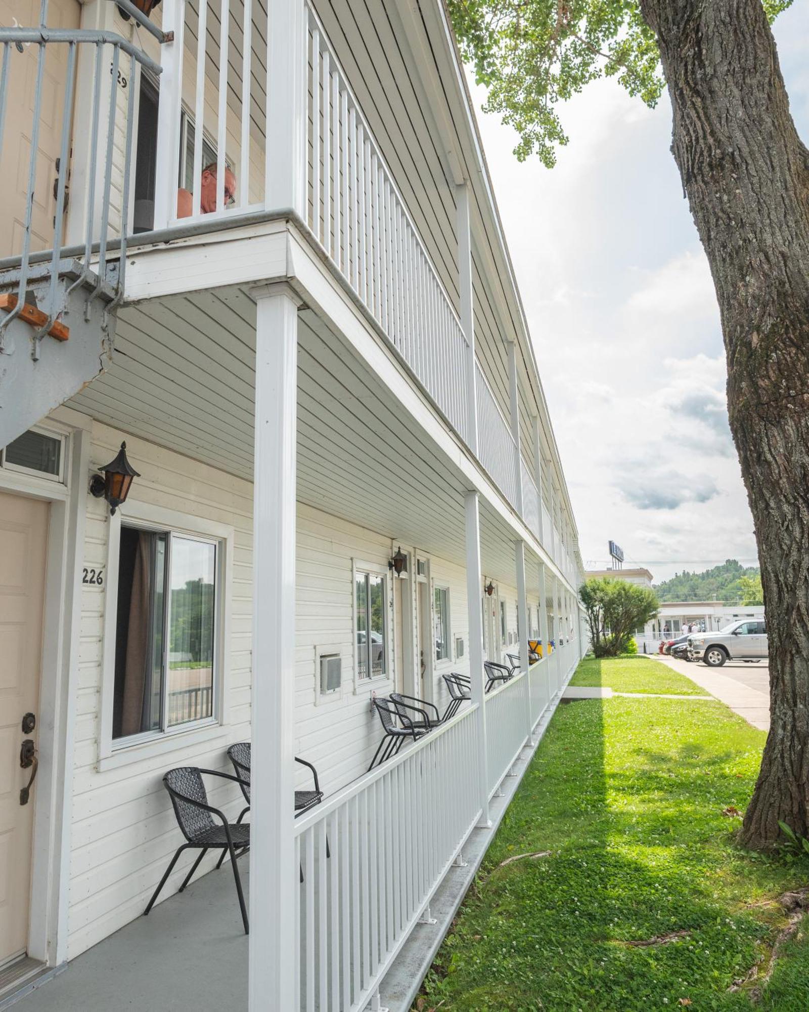 Auberge Le Parasol Chicoutimi المظهر الخارجي الصورة