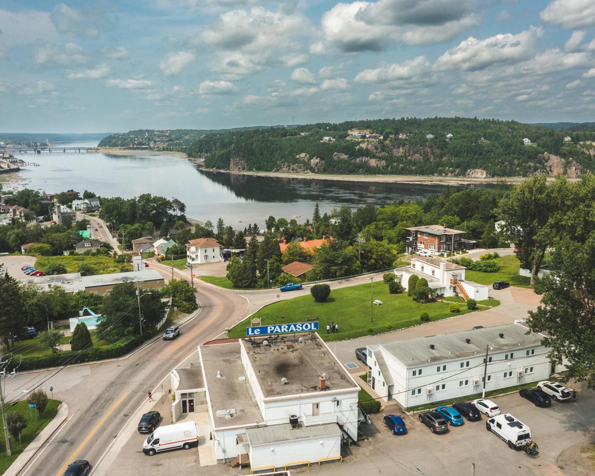 Auberge Le Parasol Chicoutimi المظهر الخارجي الصورة