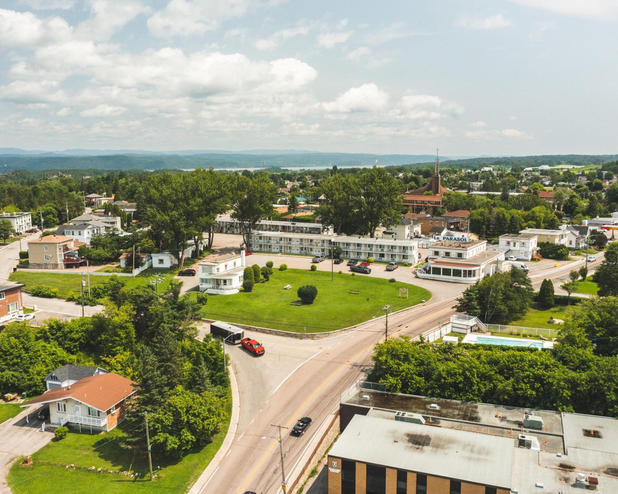 Auberge Le Parasol Chicoutimi المظهر الخارجي الصورة