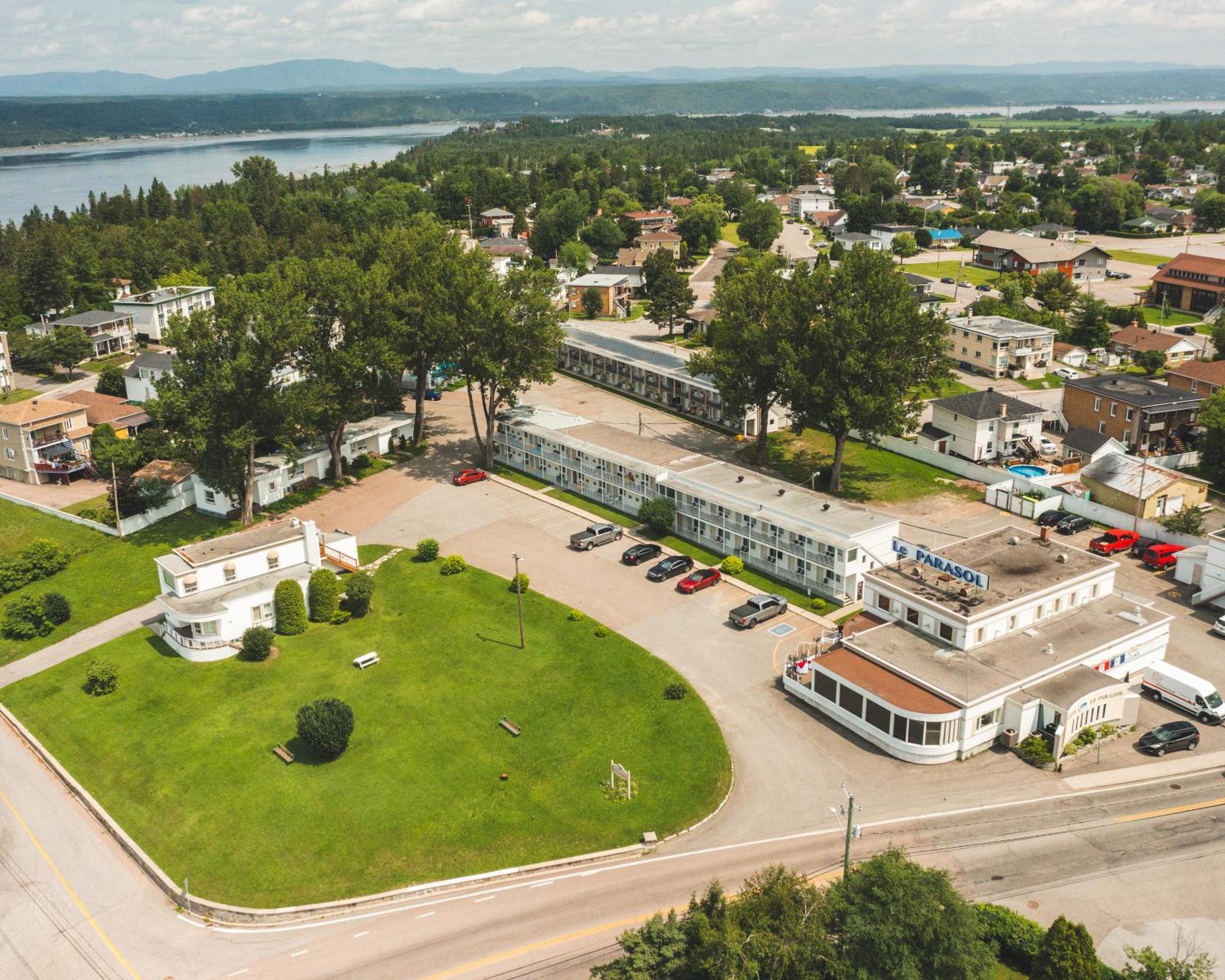 Auberge Le Parasol Chicoutimi المظهر الخارجي الصورة