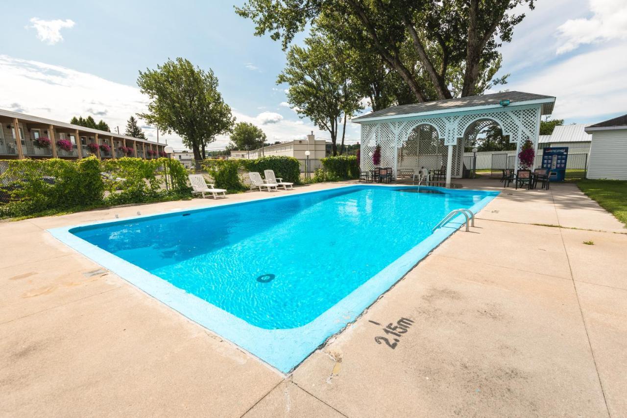 Auberge Le Parasol Chicoutimi المظهر الخارجي الصورة